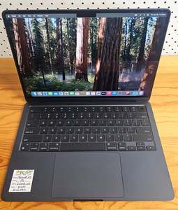 Apple Macbook Air M2 (2022) A2681, 8GB RAM,  Pre-owned
