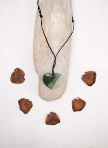 Pounamu: Pounamu Heart Pendant