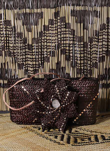 Ngahuru Hei Mahia To Tatou Ao: Waita - Kete whetu - Amanda Haylings