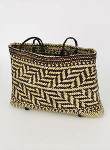 Sue Smythe: Kete Whakairo - Black And Natural