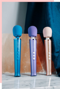 Le Wand: LE WAND Petite - Rechargeable Wand Massager