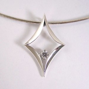 Diamond Pendants: 25027
