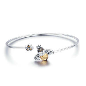 Frontpage: Bee & Honeycomb Bangle Bracelet