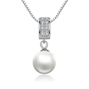 Necklaces: Pearl Pendant Necklace