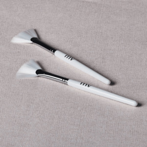 Masks: MV Skintherapy Vegan Mask Brush
