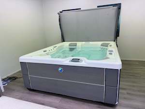 Floor Model HotSpring Highlife Sovereign