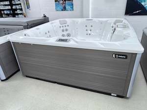 Floor Model HotSpring Limelight Pulse