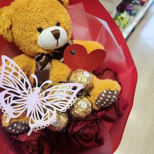 Forher Forhim: Rosy Teddy Chocolate Bouquet