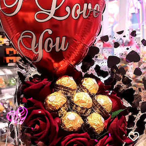English Dutch Collections: Red Roses Chocolate Bouquet Small