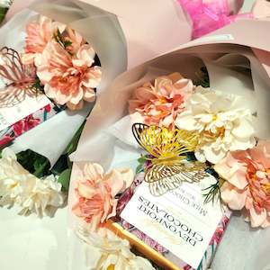 Mothers Day: Mother's Day Berrys Bouquet [MILK CHOCOLATE, BERRIES AND MERINGUE]