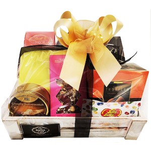 Gifthampers: Classic White Wood Hamper