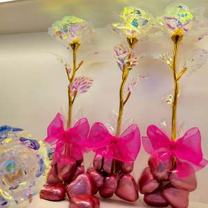 5 Crystal Artificial Roses with Pink Chocolate hearts