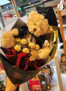 Graduation 26cm Teddy Bouquet with Rose
