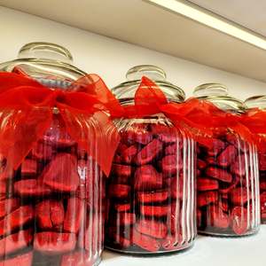 Valentines Day: Valentine x100 Mini Chocolate Hearts in Jar
