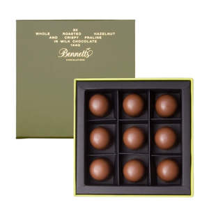 BENNETTS OF MANGAWHAI 9 WHOLE ROASTED HAZELNUT & CRISPY PRALINE IN MILK CHOCOLATE