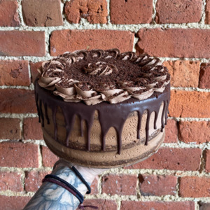 Muffi: Tart Tin Blackout Cake