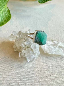 Emerald Sterling Silver Rough Crystal Ring - Size 9