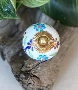 Frontpage: Ceramic knobs