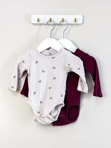 The Xmas: 🎄 H&M organic 2 pack bodysuit bundle - cherries (0-3m)