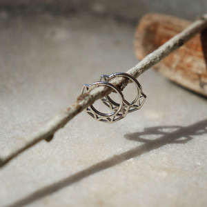 Products: Niho Huggies Earrings Silver