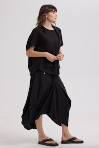 LD & CO DRAPE BOTTOM SKIRT - BLACK