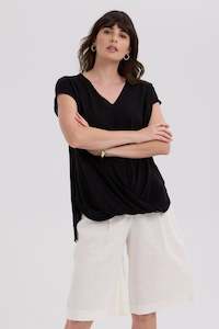 LD & CO LINEN DRAPE TOP - BLACK