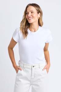 Elm: ELM VERA SHORT SLEEVE TEE - WHITE