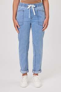 Vogue: DUO CALEB RELAXED JOGGER - LIGHT BLUE