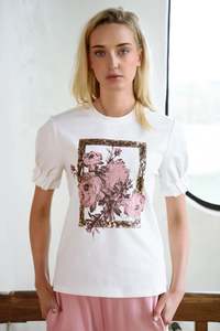 Vogue: COOP FOIL & FLOURISH T-SHIRT - WHITE