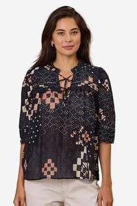 DESIGN NATION STASH TOP