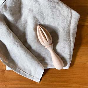 Citta: WOODEN CITRUS JUICER