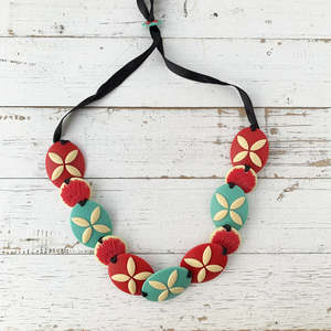 Rata Pohutukawa Standout Cameo Necklace