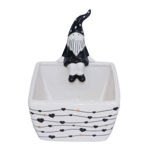 Christmas Eats: Santa Sitting on Square Sweet Bowl