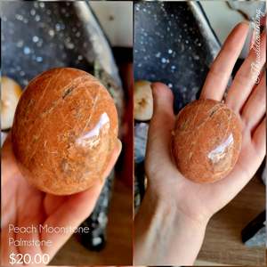 Palm Stones: Peach Moonstone 61mm
