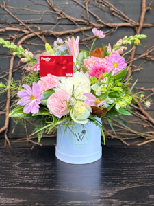 Flowers: Hat Box with Visa Prezzy Card