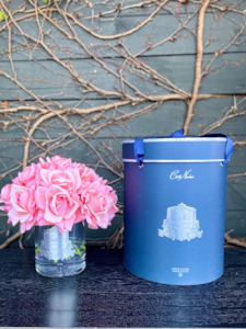 Premium Gifts: Côte Noire Grand Bouquet White Peach Roses Navy Hat Box