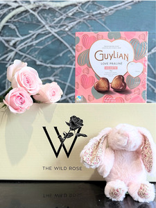 Valentines Day Flowers: Hugs, Hearts & Roses