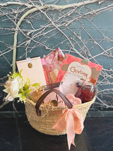 Pink Pamper Deluxe Gift Basket