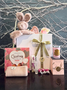 Gifts: Sweet Snuggles Baby Box