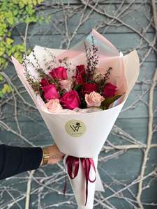 Valentines Day Flowers: 1 Dozen Mixed Roses