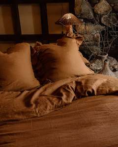 Bedding: LE LIN TOFFEE DUVET