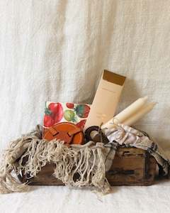 Blooms: NEW HOME OWNERS GIFT BASKET