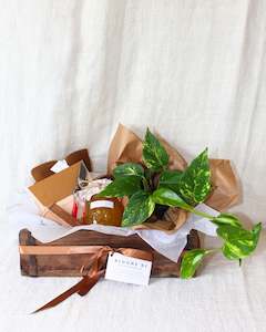 GARDEN LOVERS' GIFT BASKET