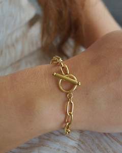 Accessories: KELLY CHAIN BRACELET