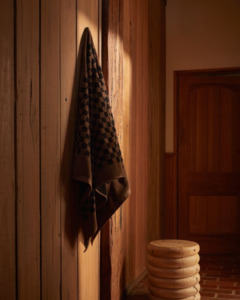 ROMAN POOL TOWEL - TABAC & NOIR