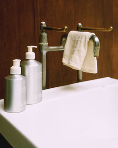 Bathroom: BODY WASH - EBON VEIL