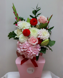 PRE ORDER - VALENTINES DAY BOUQUET IN WATER BOX