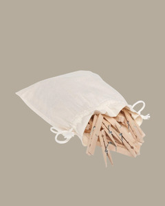 Homeware: WOODEN CLOTHES PEGS IN COTTON BAG