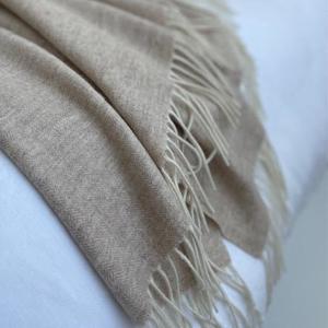 Versatile Arabesque: Cashmere Merino Throw XL - Oatmeal