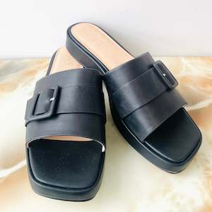 Footwear: Slip On Leather Sandals (40)